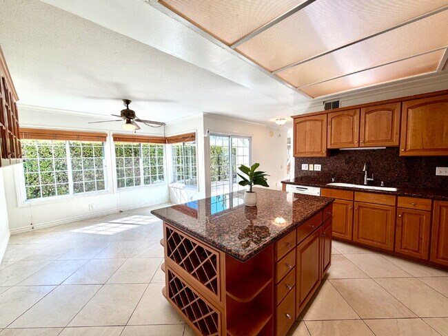 Foto del edificio - Great location in Lake Forest!