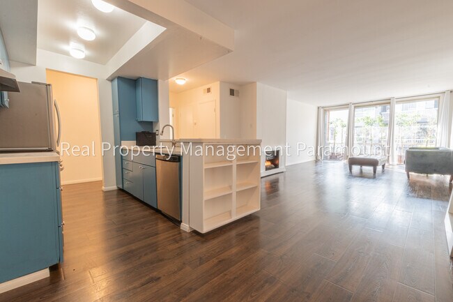 Building Photo - 1745 Camino Palmero St