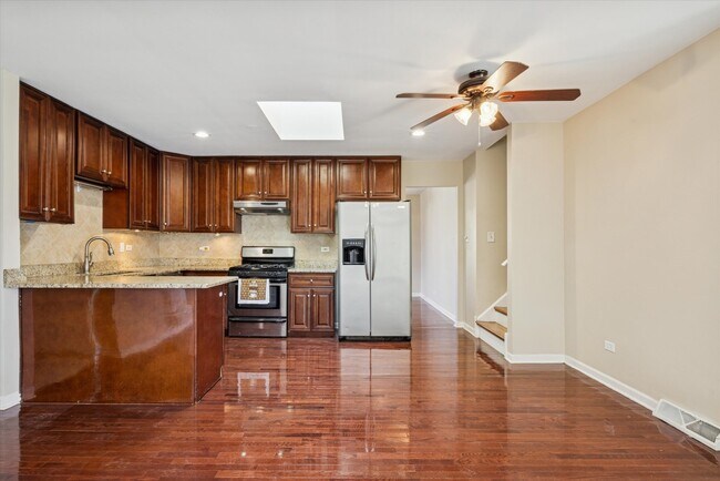 Building Photo - 9S525 Allison Ct