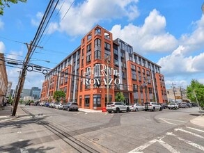 Building Photo - 39 Madison St