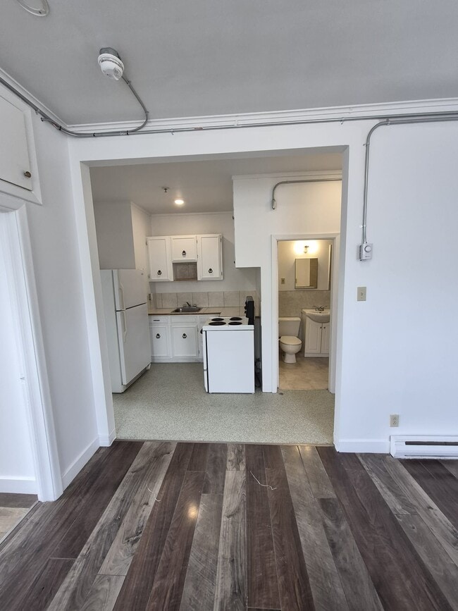 Building Photo - 2-Bedroom - 1 Bathroom Apartment – Uptown Saint John