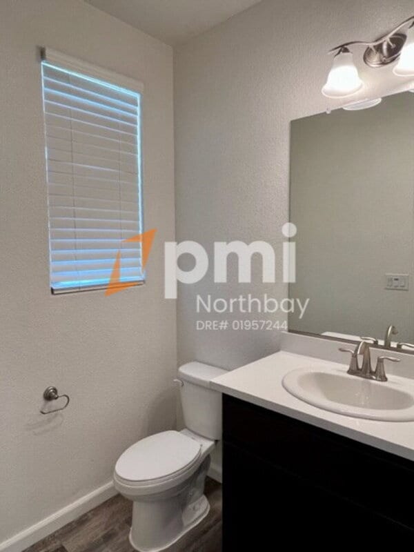 Building Photo - 406 Alyssum Dr