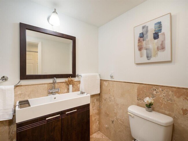 Foto del edificio - 1225 NE 16th Terrace