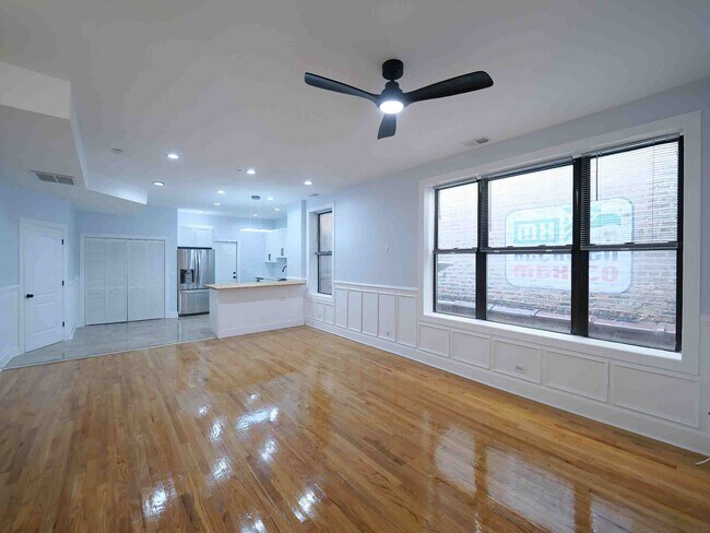 Foto del edificio - 2032 N Damen Ave