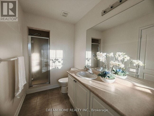 Building Photo - 10587 Woodbine Ave