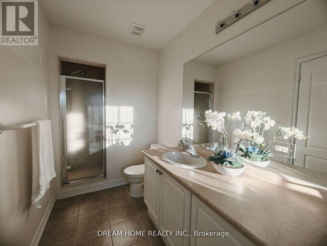 Photo du bâtiment - 10587 Woodbine Ave