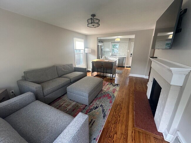 Foto del edificio - 8730 Pine Ave
