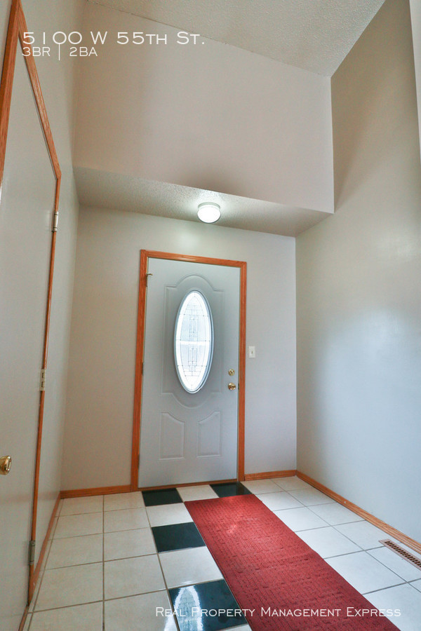 Building Photo - 5100 W 55th St