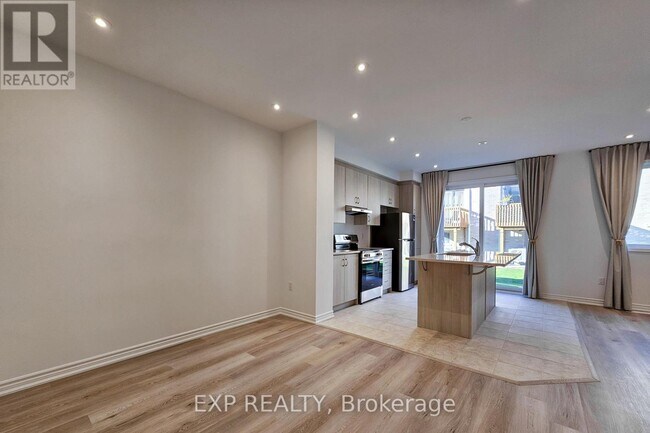 Building Photo - 8 Vinewood Cres