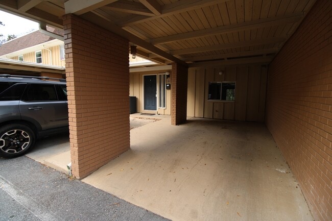 Building Photo - 507 NW 39th Rd