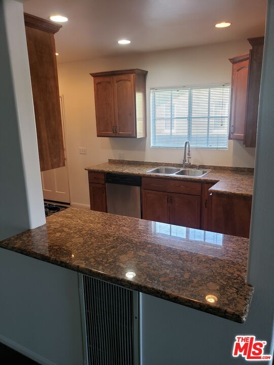 Foto del edificio - 5743 Keniston Ave
