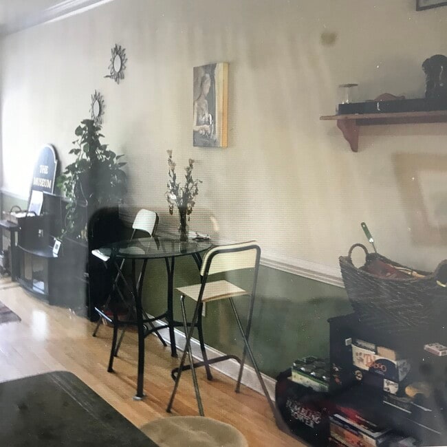 2nd view of kitchen - 907 Kinney St
