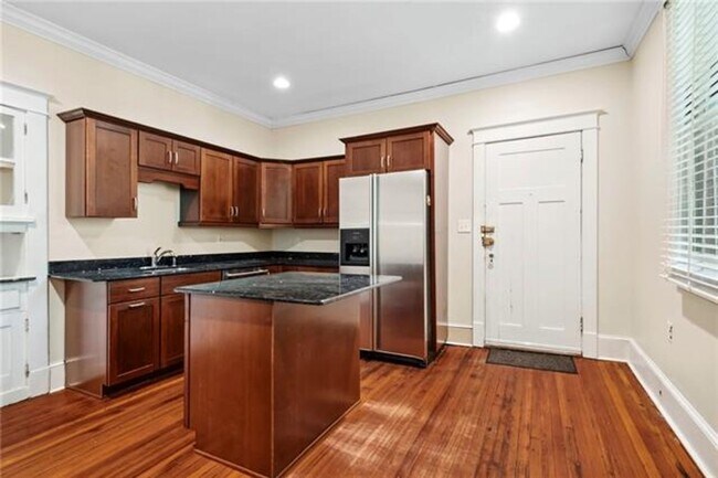 Building Photo - Charming duplex