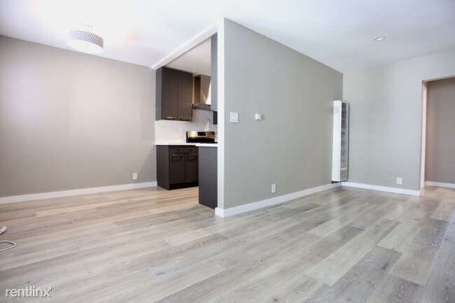 Building Photo - 514 S Mariposa Ave
