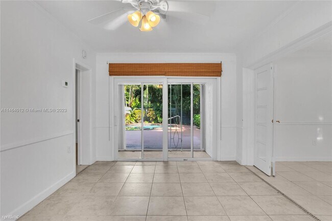 Foto del edificio - 3 br, 3 bath House - 205 NE 16th Ter