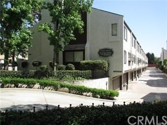 Primary Photo - 454 W Huntington Dr