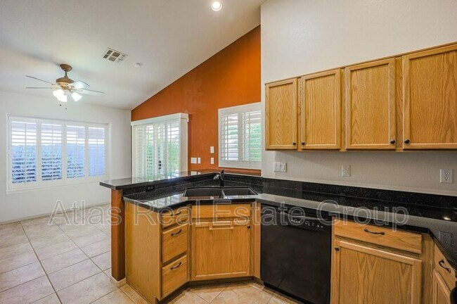Building Photo - 8157 W Clara Ln