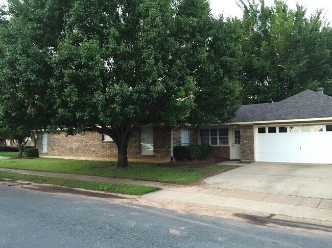Building Photo - 5920 Stockwood St