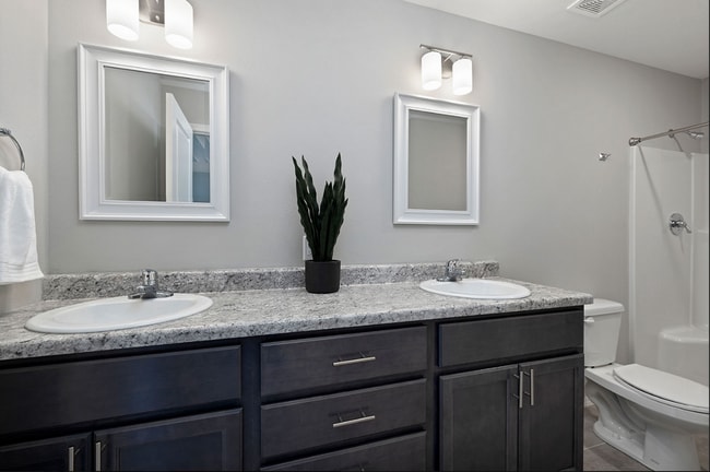 Building Photo - Large 3 bedroom rental with a fenced in yard in Republic!