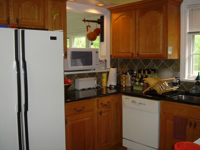 Kitchen - 1150 W Old Mill Rd