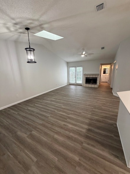 Photo - 4008 Bothwell Terrace House