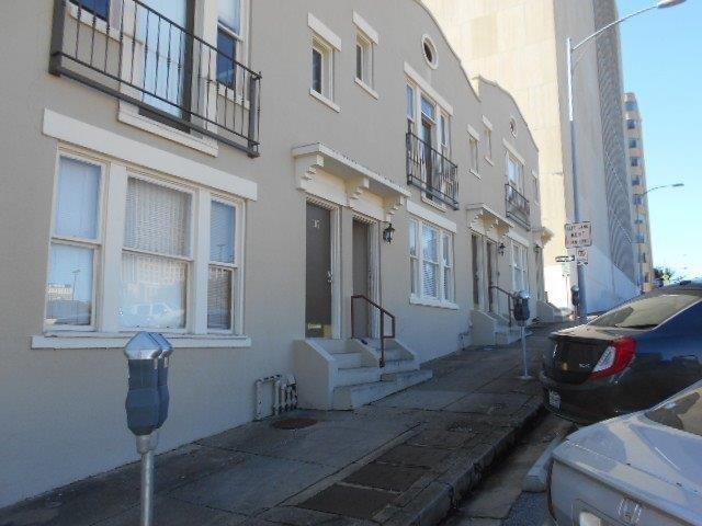 Foto principal - 109 W 10th St