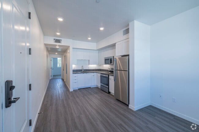 1 habitación, 1 baño - 516 pies cuadrados - Sala de estar - Caritas Village