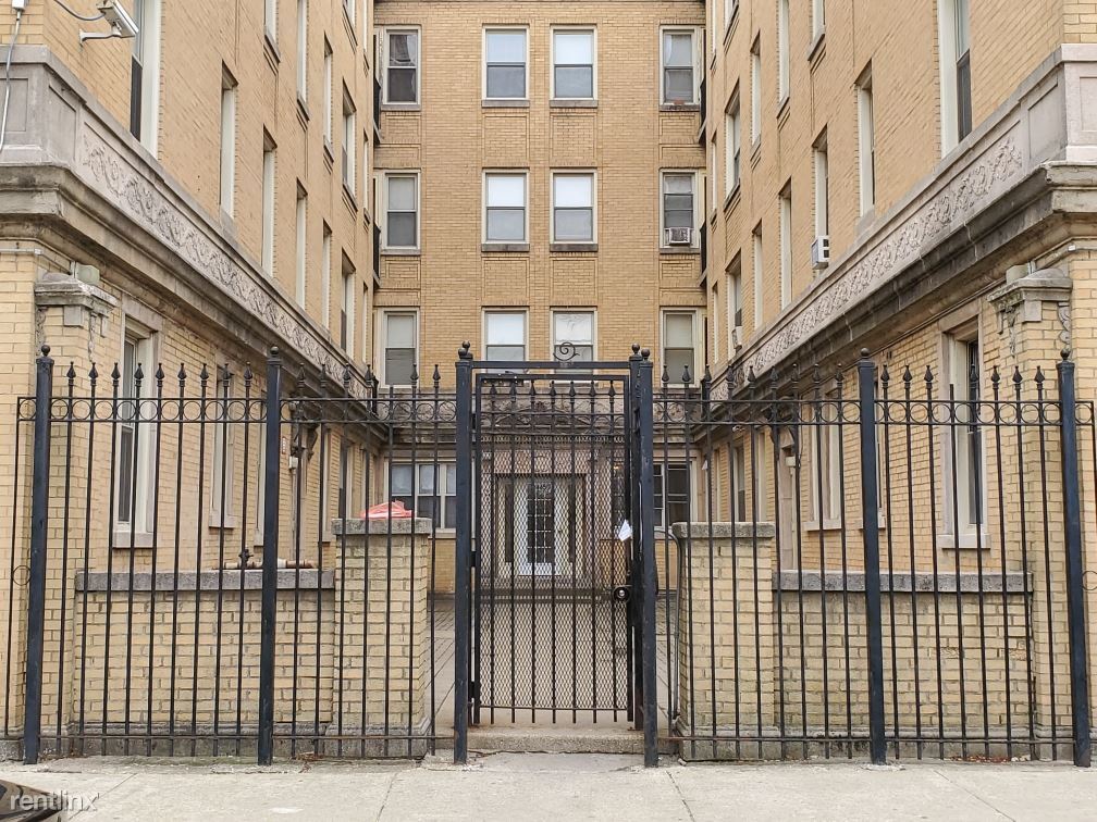 Primary Photo - 1 br, 1 bath Apartment - 2445 E 72nd St