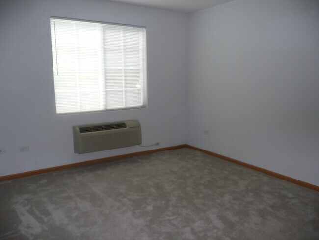 Building Photo - 1403 McClure Rd