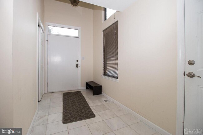 Building Photo - 80 Sayre Dr