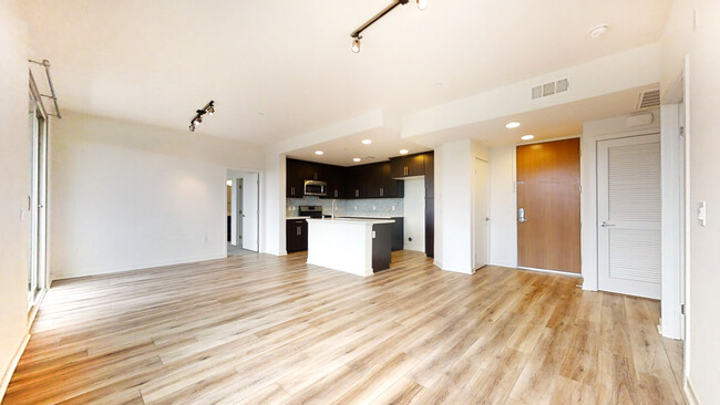 Building Photo - 552 E Carson St
