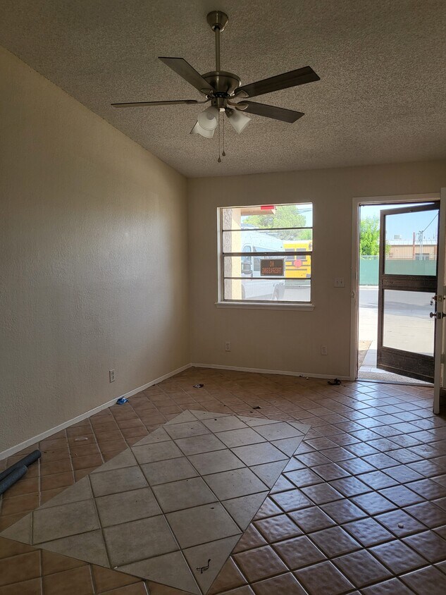 Building Photo - 204 Prado Rd