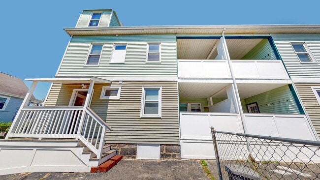 Building Photo - Beautiful 3 Bed with Parking in Salem