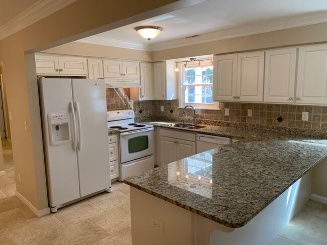 Foto del edificio - Spacious Ranch House in North Raleigh