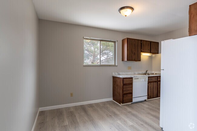 2 habitaciones, 1 baño - 800 pies cuadrados - - Thomas White Apartments*