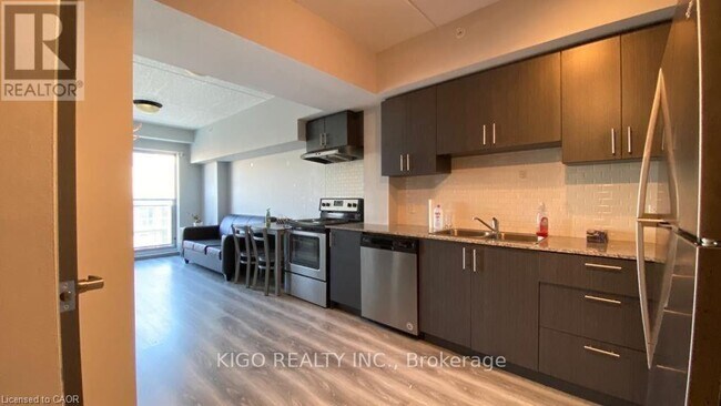 Building Photo - 275 Larch St