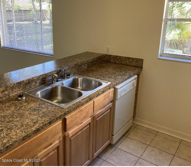 Building Photo - 2376 Fox Hollow Dr