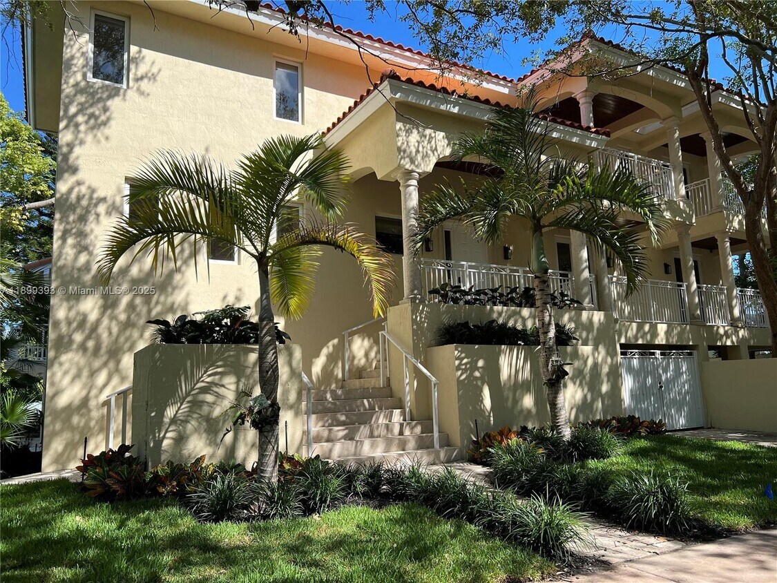 Foto principal - 573 Satinwood Dr
