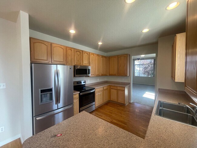 Foto del edificio - Spacious Single Family Home in Commerce City