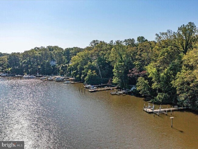 Building Photo - 922 Waterview Dr
