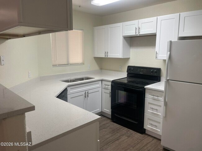 Foto del edificio - 5751 N Kolb Rd