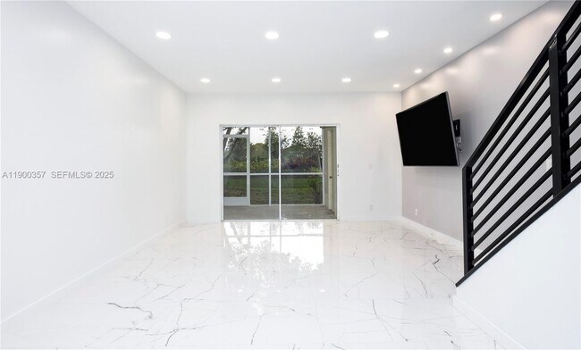 Foto del edificio - 16697 Hemingway Dr