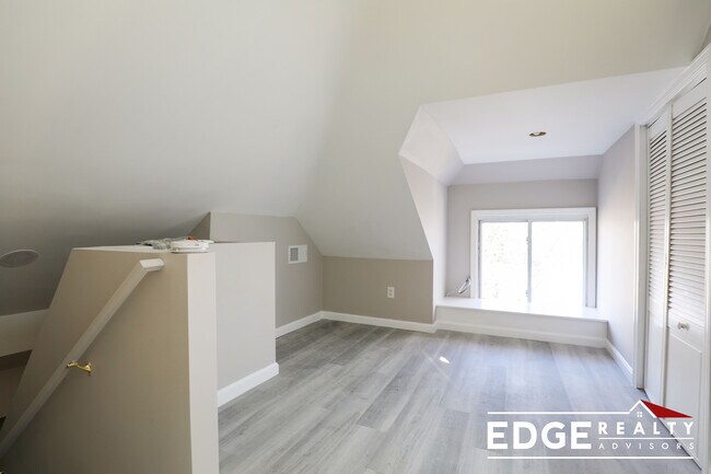 Foto del edificio - 5 Greylock Rd