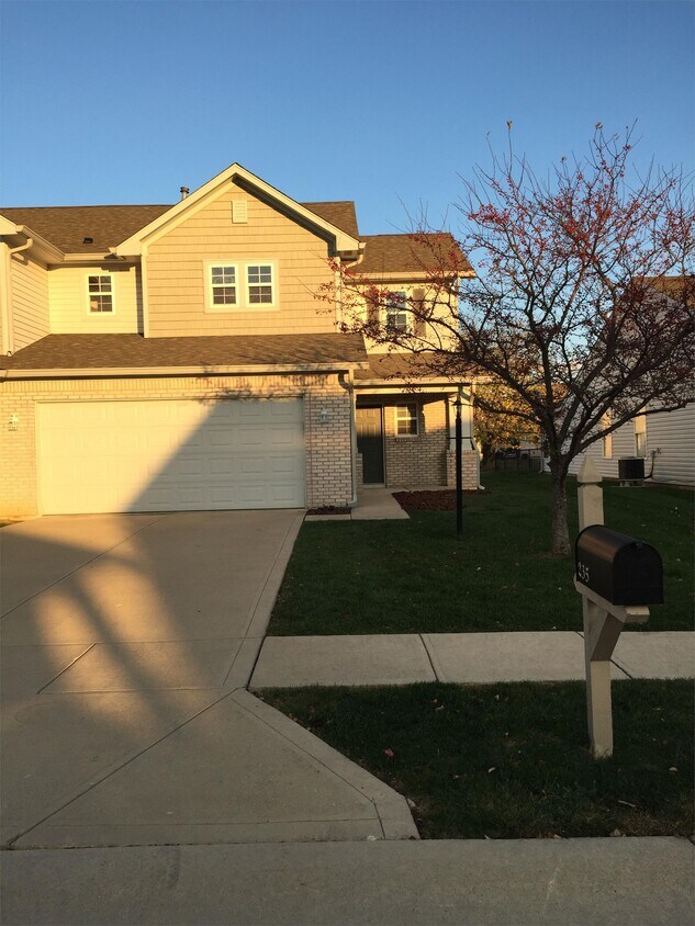Foto principal - 235 Clear Branch Dr