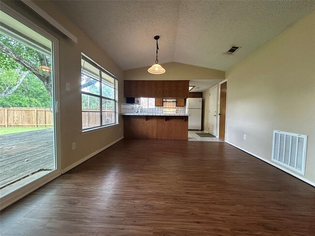 Building Photo - 3902 Beaconsdale Dr