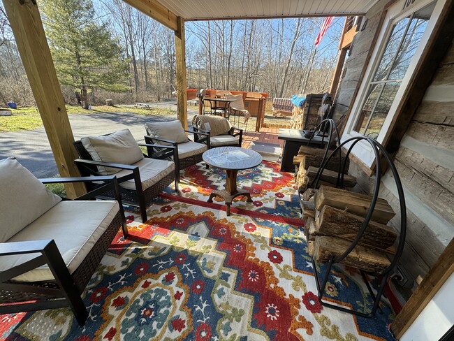 Foto del edificio - 1608 Laurel Grove Rd