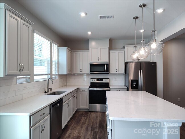 Foto del edificio - 8114 Overmeadow Ln
