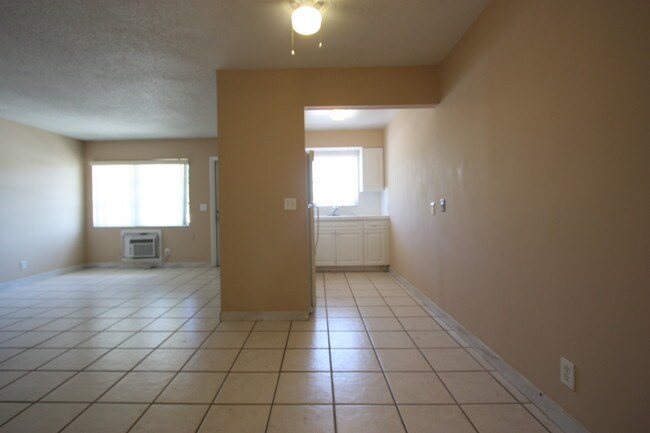 Foto del edificio - 4207 S Olive Ave