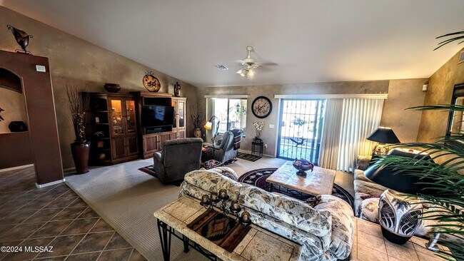 Foto del edificio - 39019 S Moonwood Dr