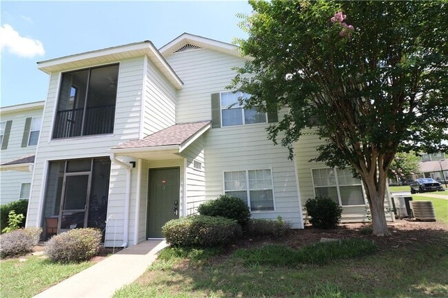 Building Photo - 447 W Longleaf Dr